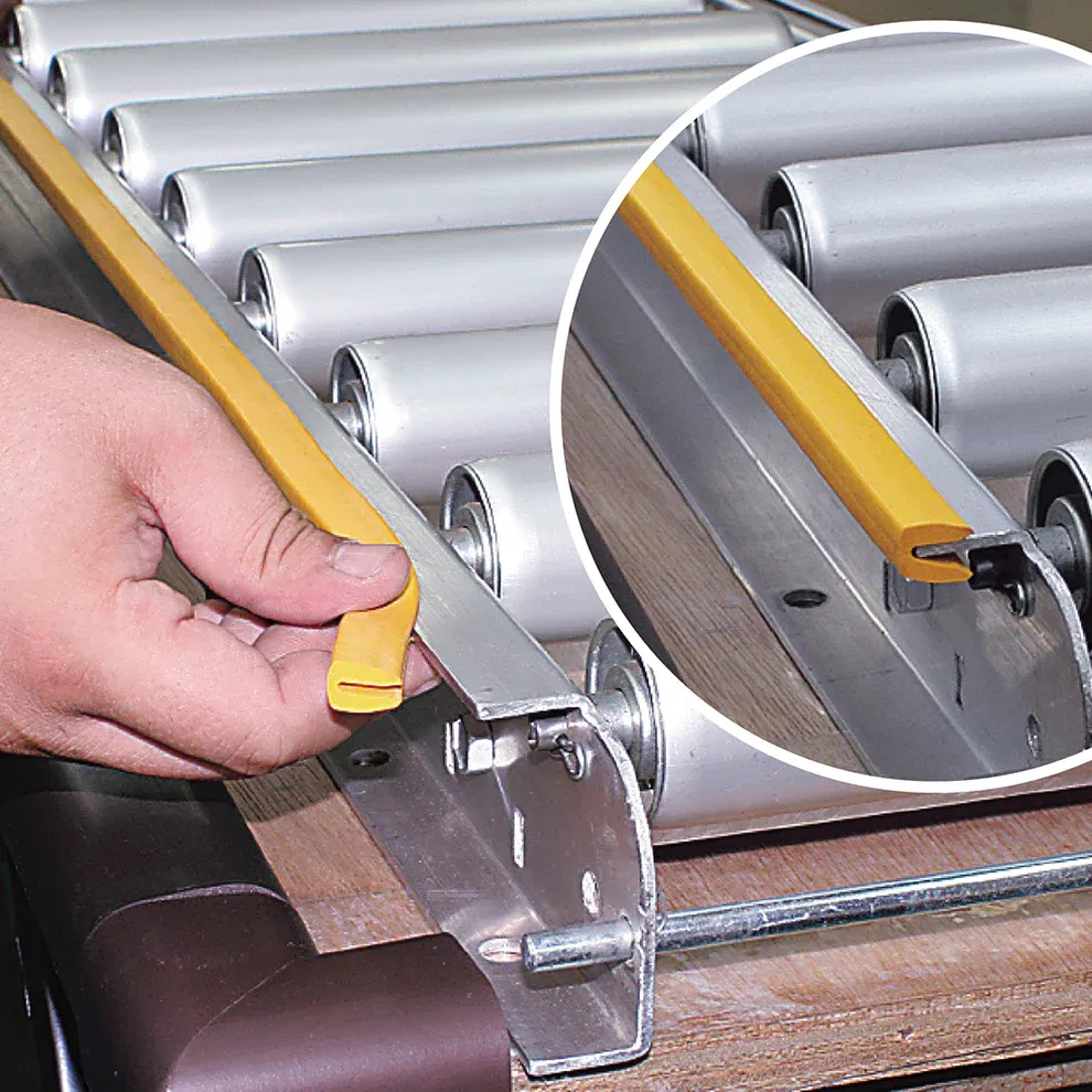 Cheder auto, uz universal, din spuma de cauciuc, multicolor, acopera muchie de 1.1 cm, 2m [8]