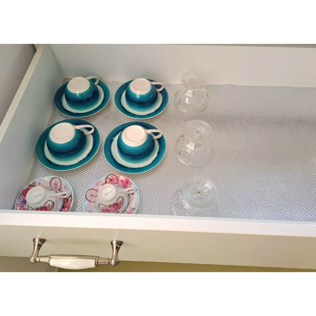 Folie antialunecare sertare si etajere, din PVC, 1.5m, metalizata [5]