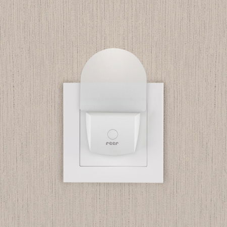 Lampa de veghe pentru priza, cu comutator, 0+ luni, Reer NightGuide 52390 [4]