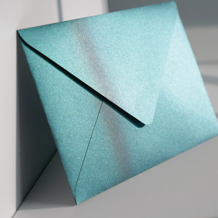 Plic C6 verde smarald sidefat pentru invitații [2]