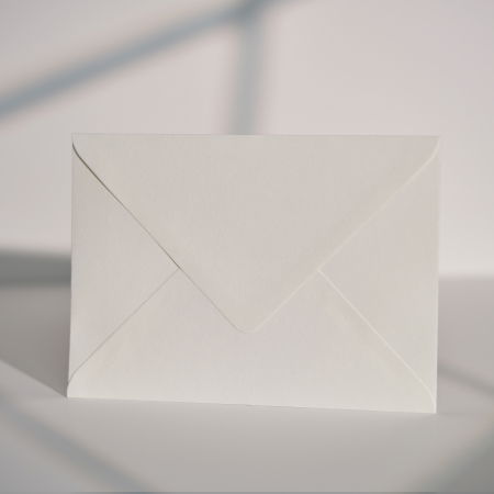 Plicuri B6 (12x17cm) - Plic B6 alb texturat 120g, plic alb premium, plic alb elegant