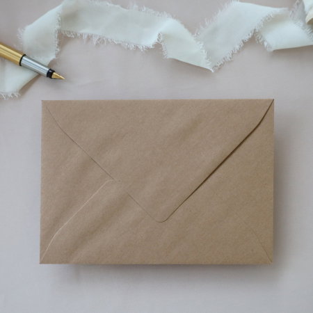 Plicuri pentru invitatii - Plic C6 kraft, plic kraft rustic pentru invitații, plic kraft natural