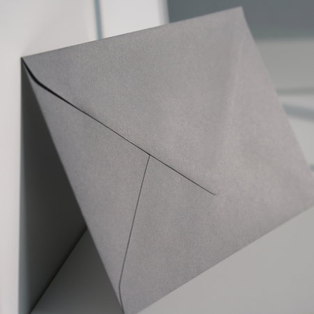Plic C6 gri închis, plic gri elegant pentru invitații, plic gri premium [1]