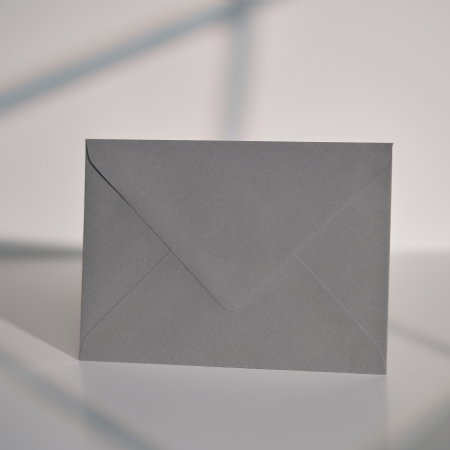 Plicuri pentru invitatii - Plic C6 gri închis, plic gri elegant pentru invitații, plic gri premium