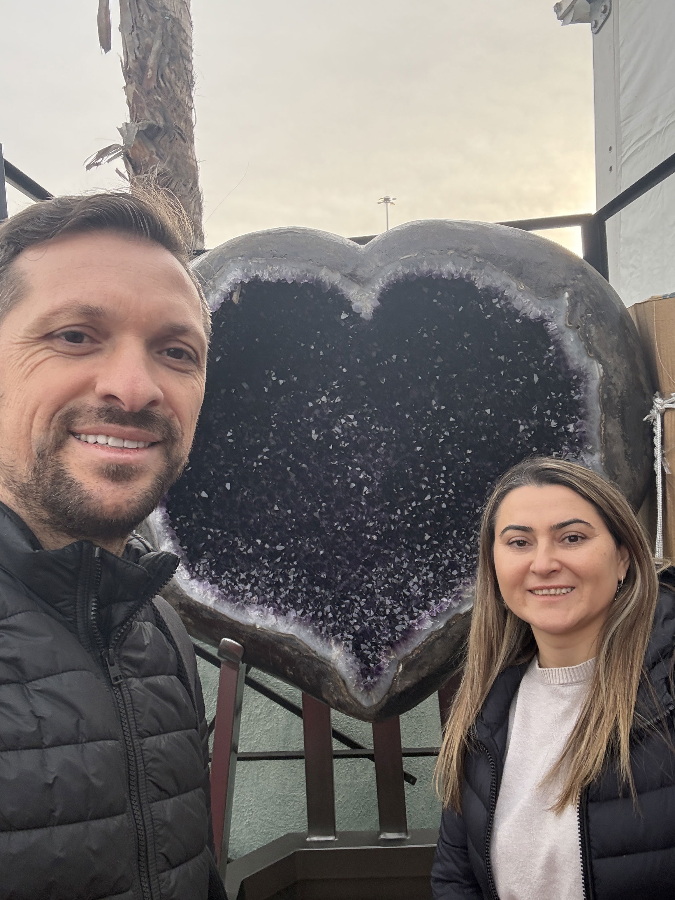 Alexandru și Simona — fondatorii CraftMystic la Tucson Gem Show