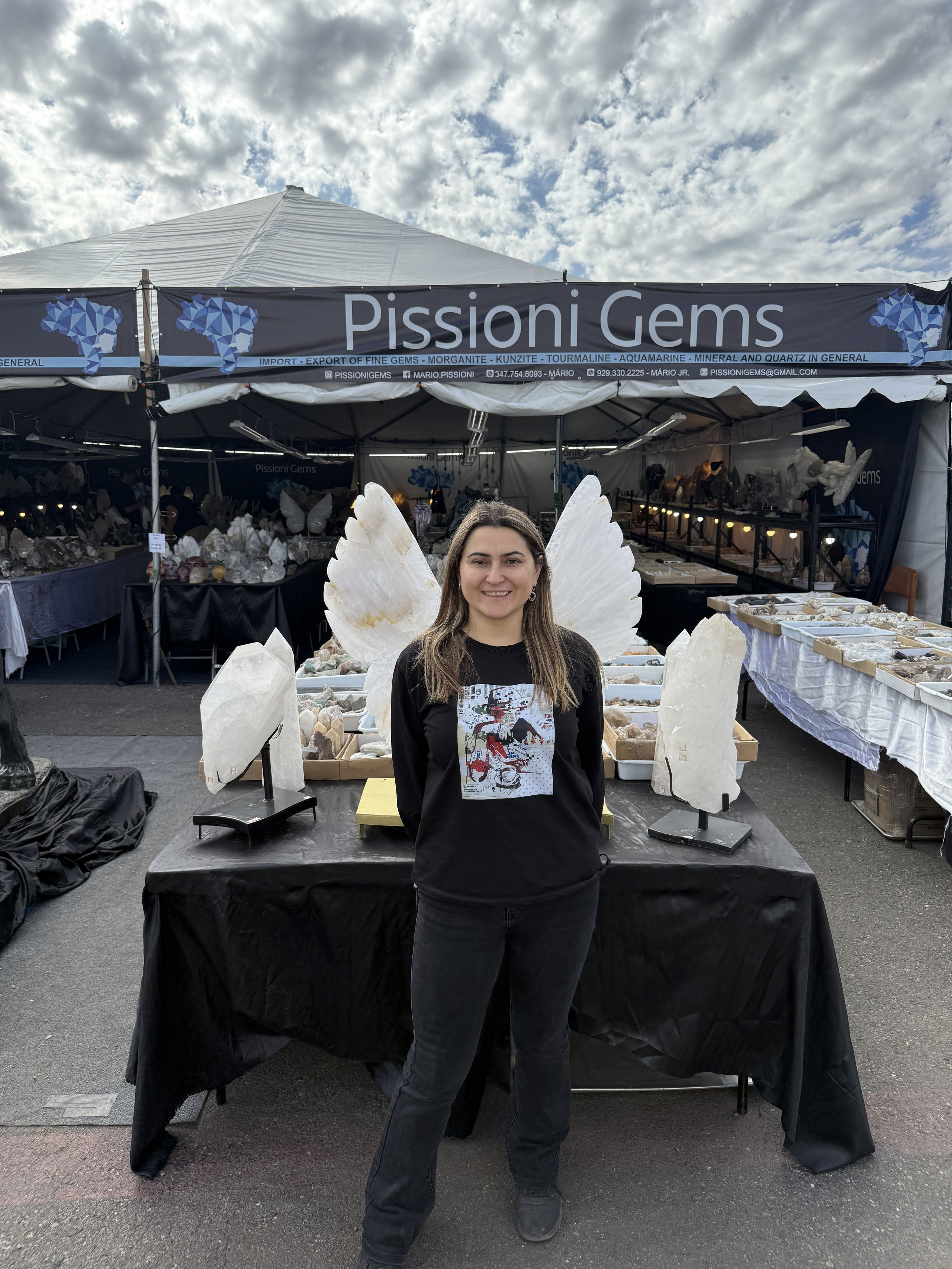 Simona la standul Pissioni Gems