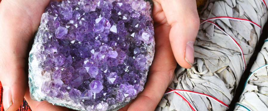 Ametist și puterea sa vindecătoare energetică - Chakra coroanei