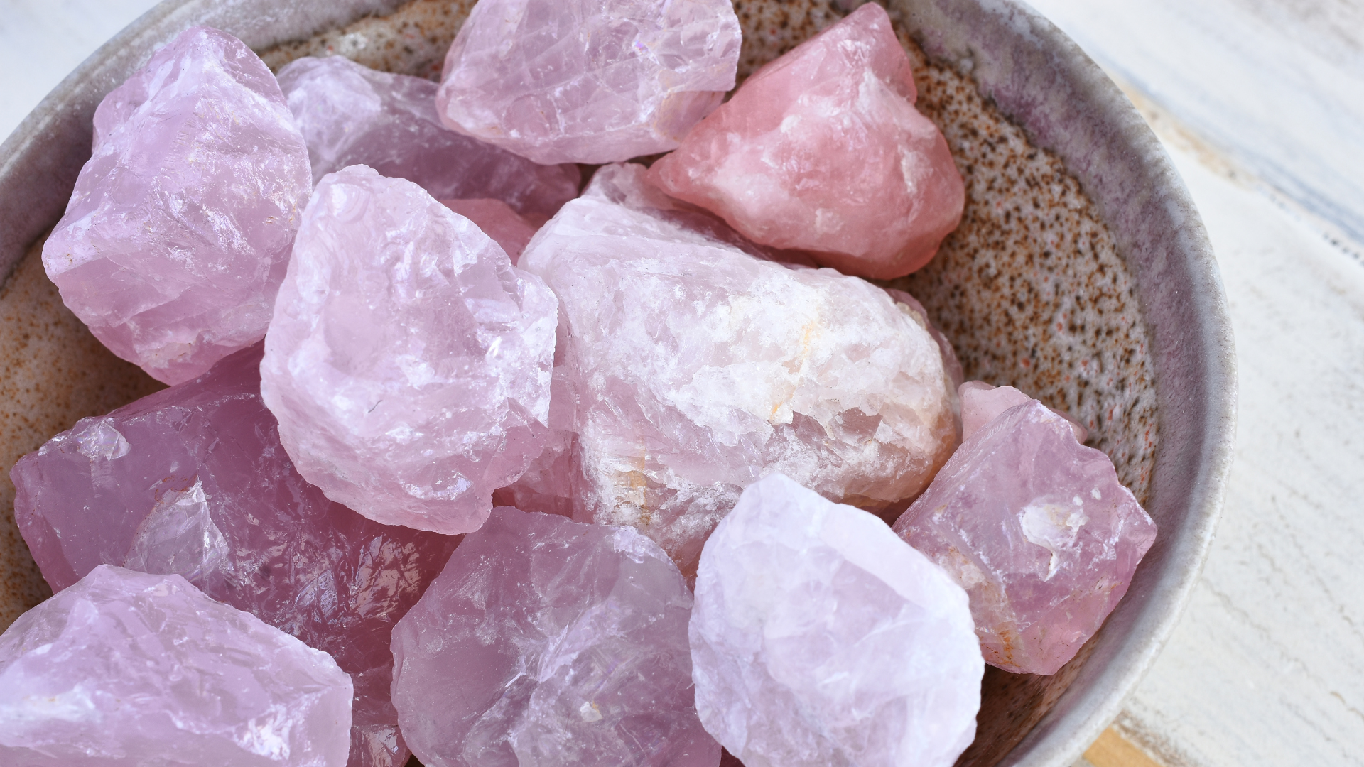 Cum iti poate ajuta cuartul roz sa iti promovezi dragostea de sine si acceptarea