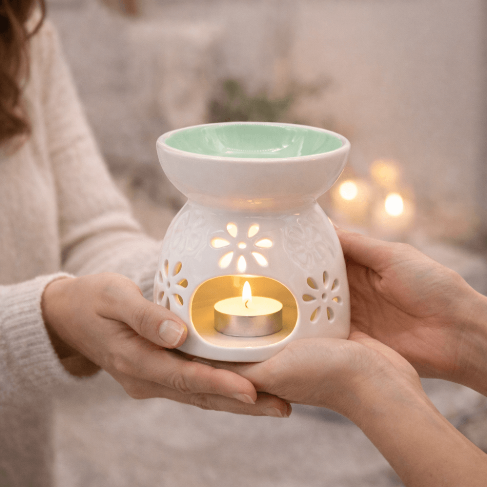Arzator Ceramic Alb cu Vas Verde Mentol si Decupaje Florale – Ritual de Relaxare si Armonie Energetica [5]