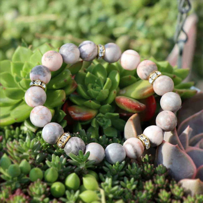 Bratara elastica cu pietre semipretioase zebra stone roz de 10 si 5 mm cu margele aurii si strasuri [3]