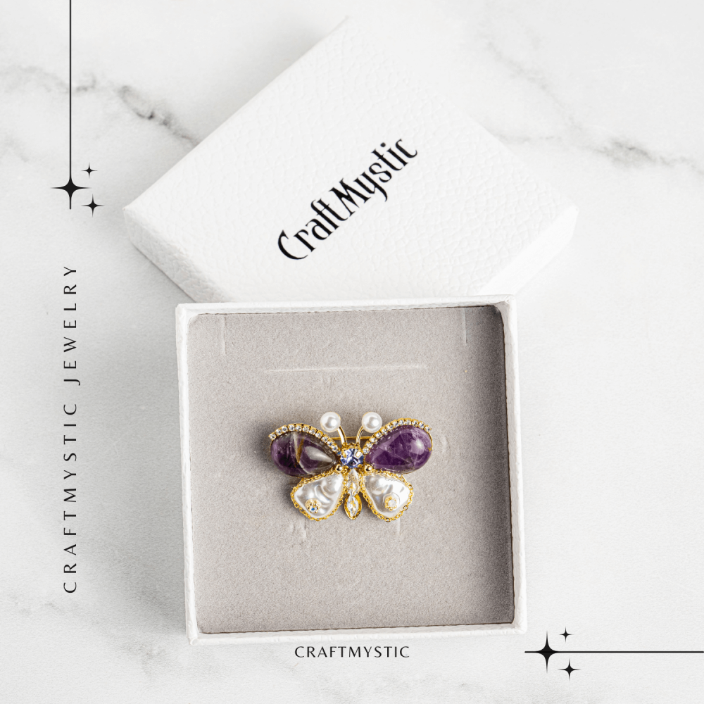 Brosa fluturas ametist cu perla sintetica si montura din cupru – Eleganta si echilibru [5]