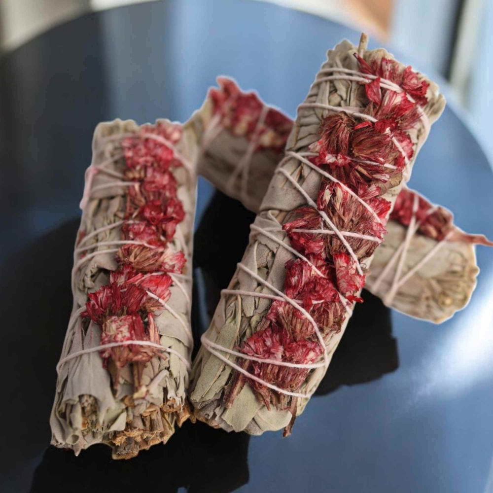 Buchet Salvie Alba California cu Garofite Rosii - Pasiune si Protectie [6]