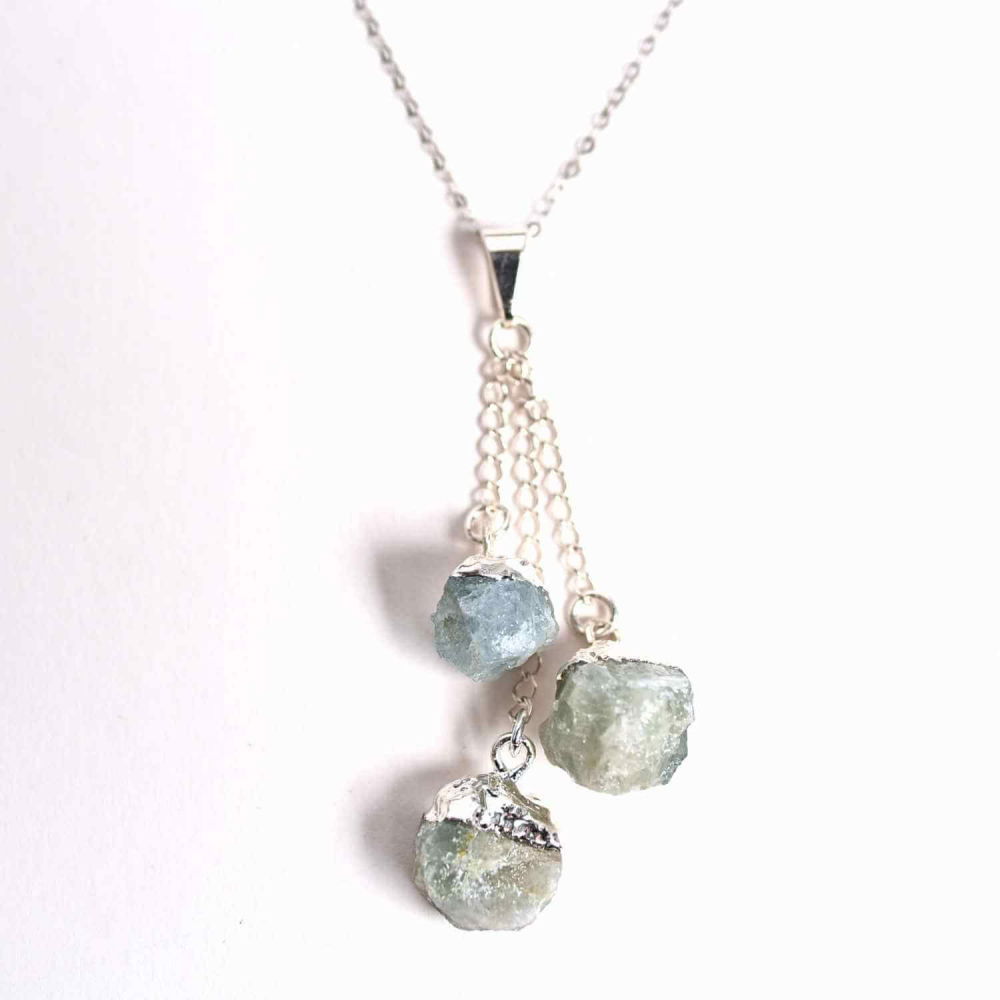 Colier cu lant argint 925 si pandantiv argintiu cu 3 pietre de Acvamarin – Calm si Eleganta [1]