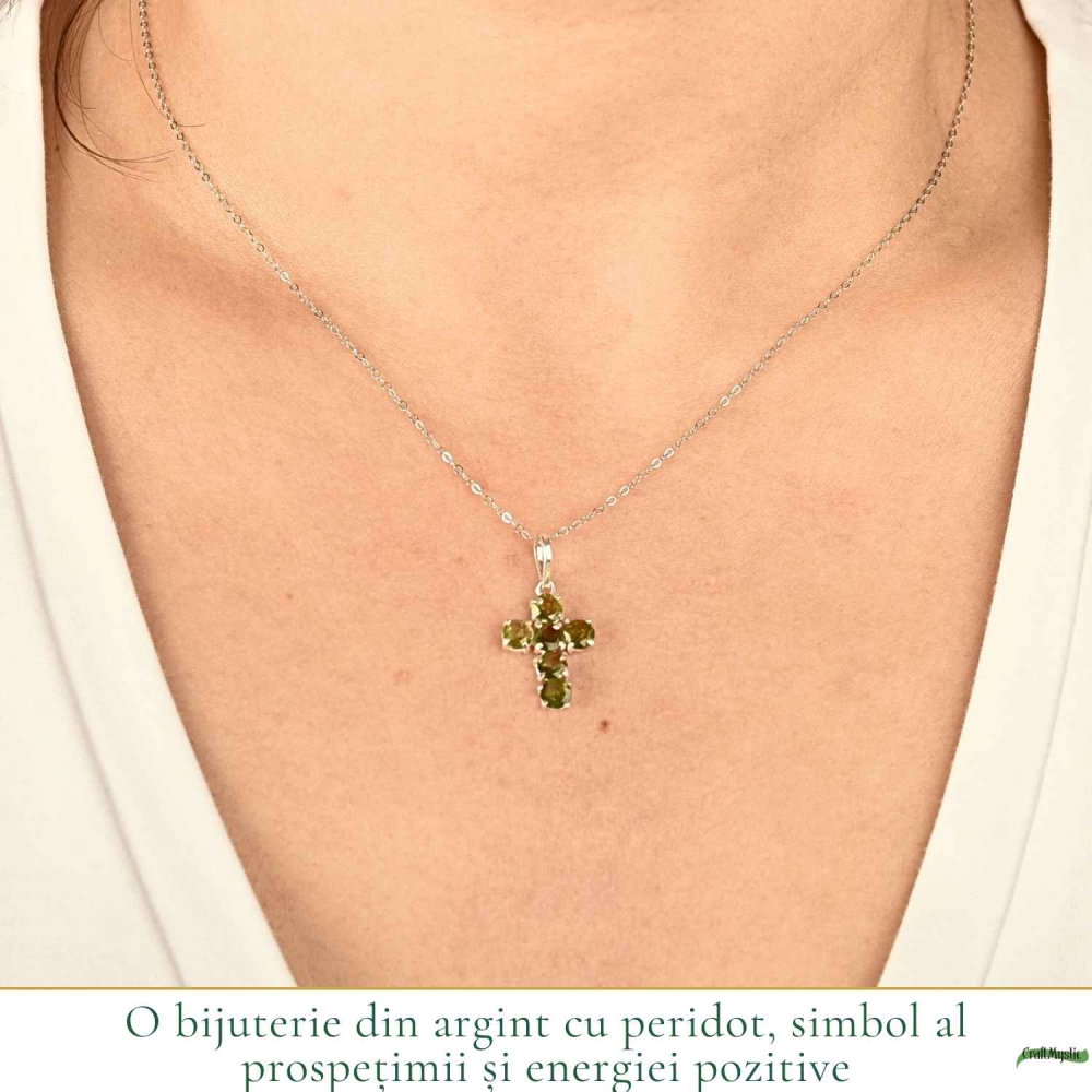 Colier Argint 925 cu Peridot Cruce – Echilibru si Energie Pozitiva [2]