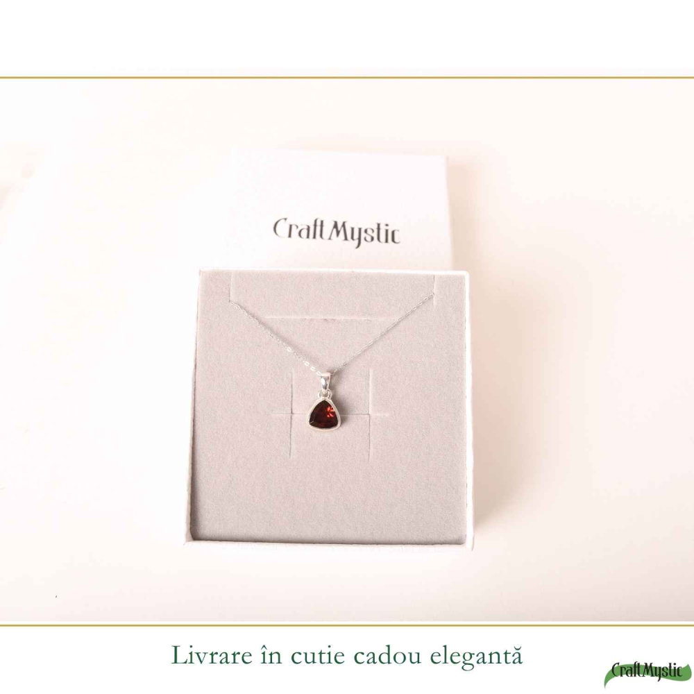 Colier Argint 925 cu Granat Triunghi – Putere si Echilibru Interior [6]