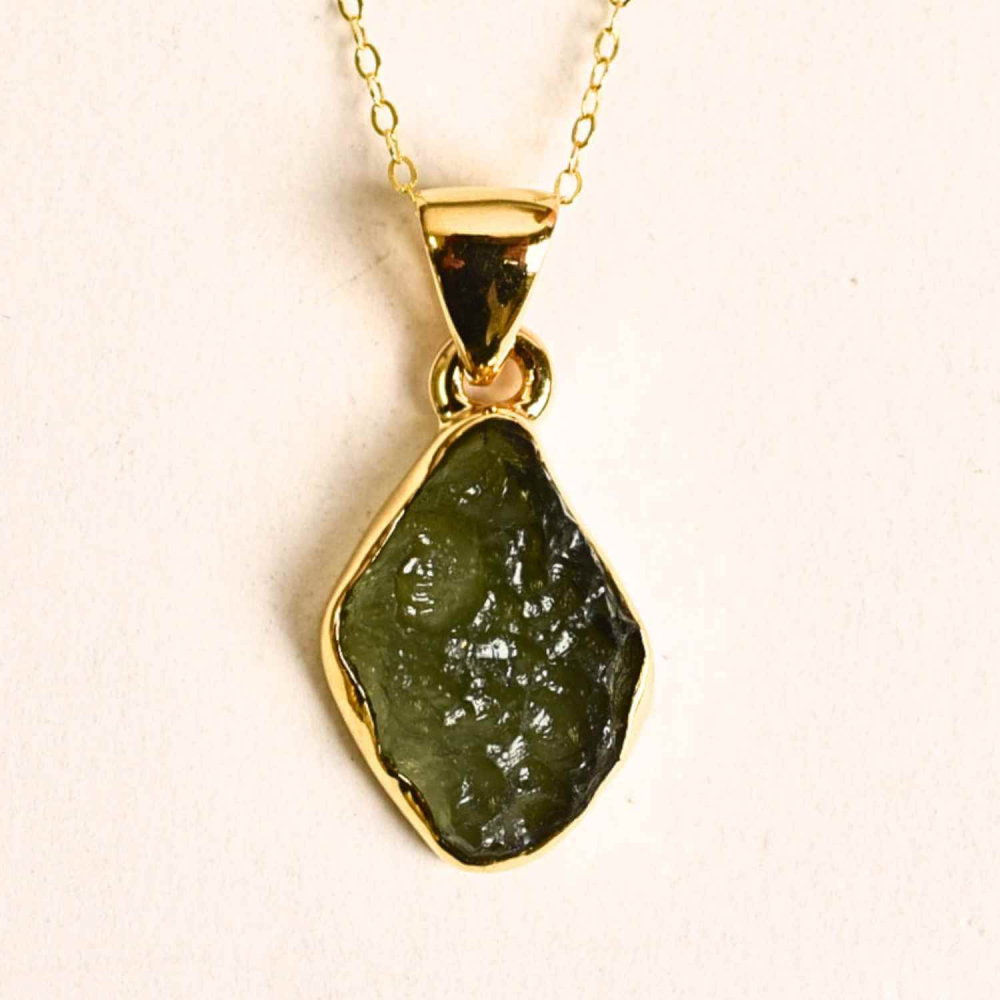 Colier Argint 925 placat aur 18k cu Moldavit natural brut 1.99 g – talisman de transformare [1]