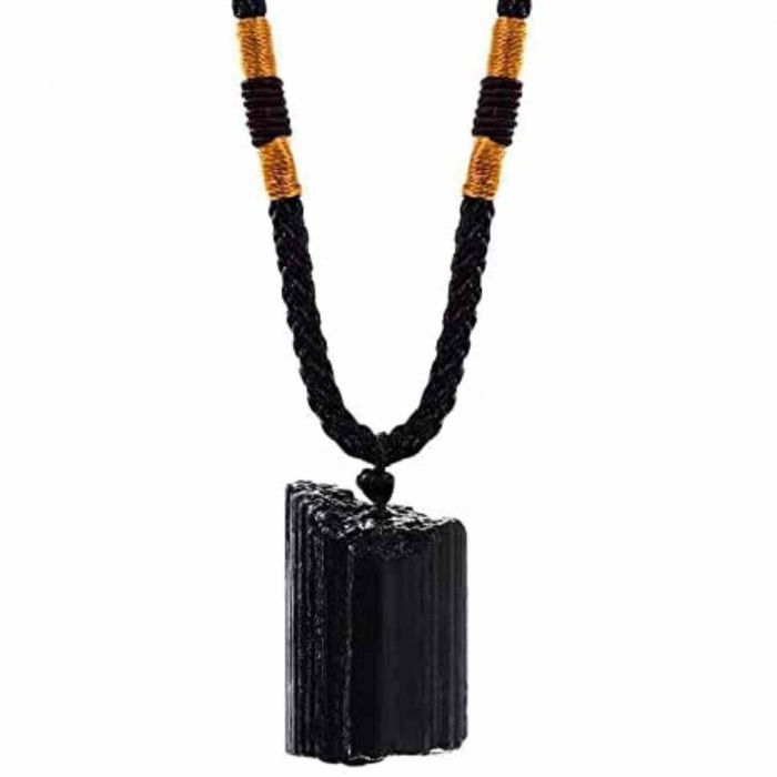 Colier cu cristal Turmalina Neagra– o piatra semipretioasa excelenta pentru meditatie, trezirea spiritualitatii si a abilitatilor interioare care creste si pozitivitatea mentala [1]