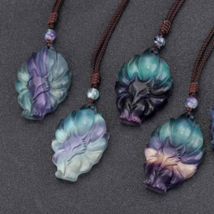 Colier cu pandantiv chip de vulpe din cristal vindecator Flourit – semnificatia pandantivului: intelepciune, frumusete, inteligenta, adaptabilitate si oportunitate [4]