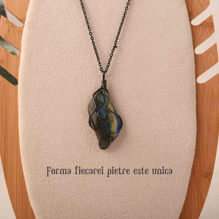 Colier cu pandantiv din labradorit natural pentru barbati si femei - Cristal neregulat lucrat manual, invelit cu sarma in model neregulat - O piatra semipretioasa pentru meditatie, intuitie si imaginatie [3]