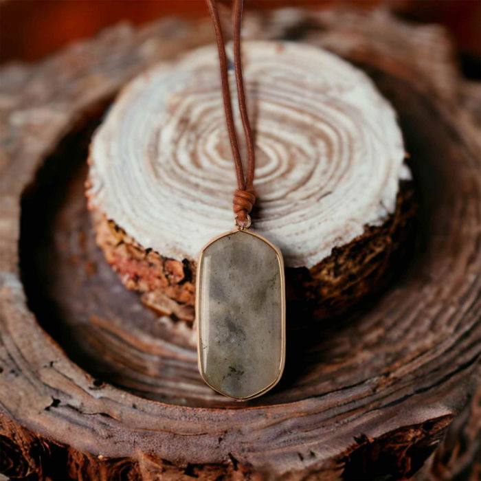 Colier Boho cu Snur de Piele Lucrat Manual si Pandantiv cu Labradorit Natural [7]