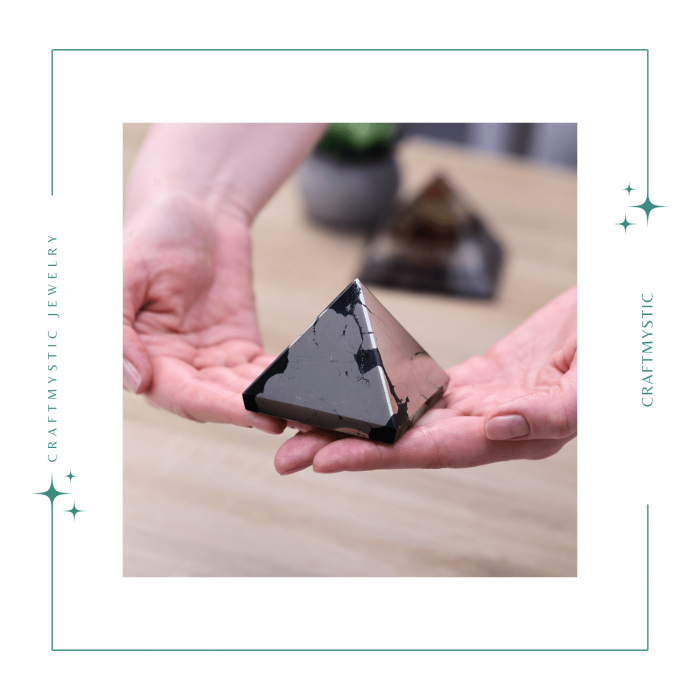 Piramida Sculptata Manual 60mm din Piatra Pirita Naturala [8]