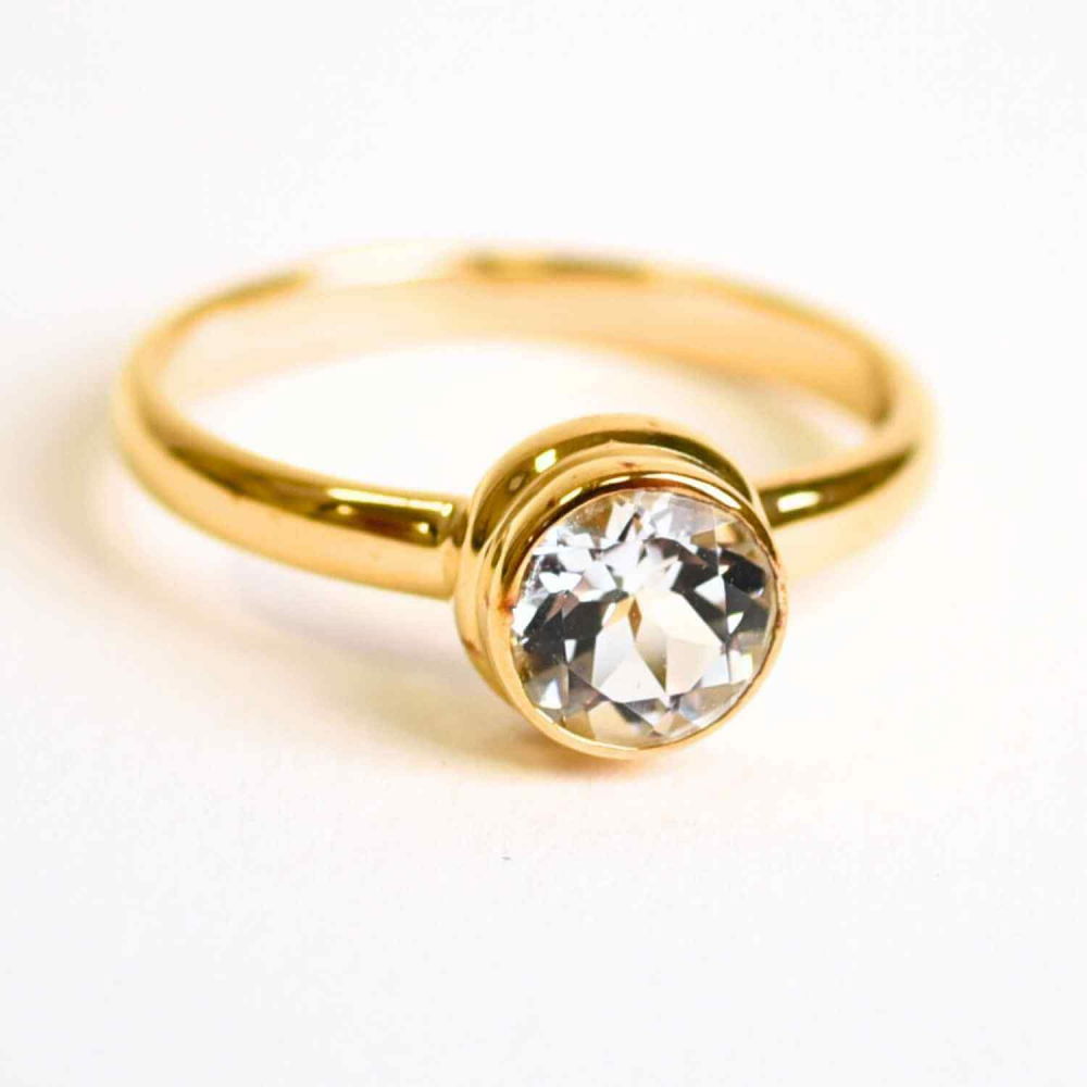 Inel argint 925 placat aur 18K cu Topaz Alb rotund fatetat – Claritate si Armonie [1]