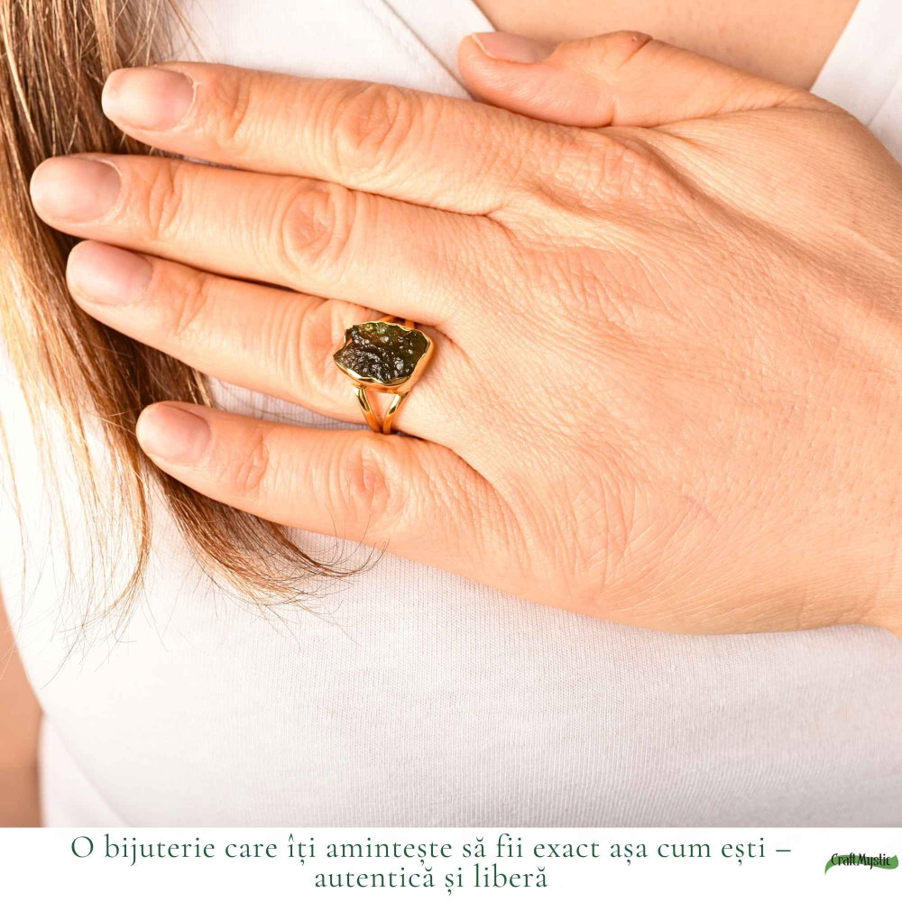 Inel cu Moldavit Verde Brut – Argint 925 Placat Aur 18K, M8.5/58 -  Energie Universala si Echilibru [2]