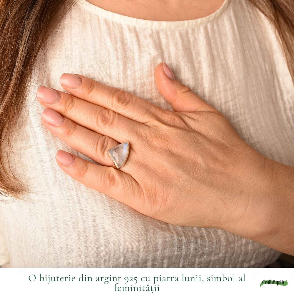 Inel Argint 925 cu Piatra Lunii Triunghi – Intuite si Feminitate Delicata [2]
