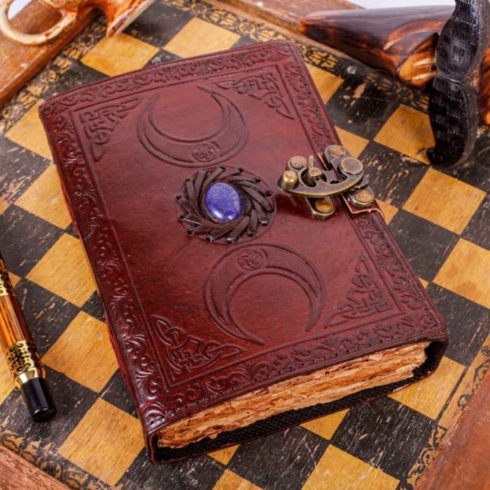 Jurnal din Piele design cu Tripla Luna si piatra semipretioasa Lapis Lazuli - Hartie Vintage tip pergament Ideal pentru Schite si Notite, 20 x 15 cm cm [3]