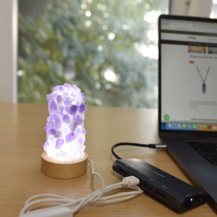 Mini Lampa Decorativa 11 cm cu Cristale de Ametist si Baza LED USB Ideala pentru Masa de Noptiera [2]