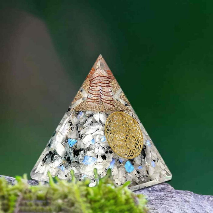 Piramida Orgonica cu Piatra lunii curcubeu si simbolul floarea vietii 8 cm – incurajeaza speranta, sensibilitatea, intuitia si abilitatile psihice [8]