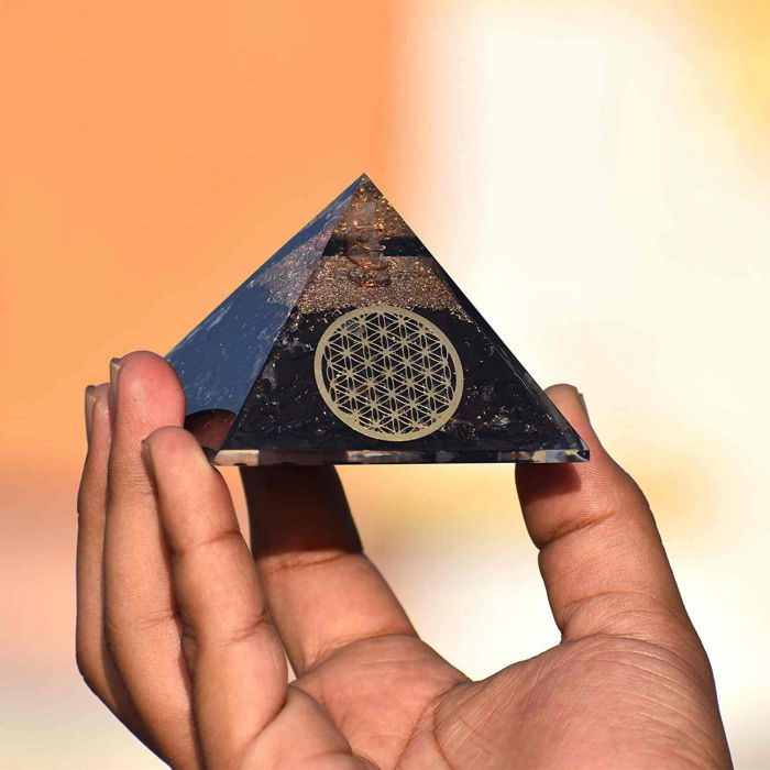 Piramida Orgonica cu Turmalina neagra si simbolul floarea vietii 8 cm – pentru meditatie si trezirea spiritualitatii si a abilitatilor interioare [7]