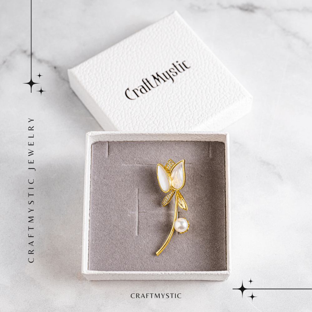 Raza de lumina – Brosa cu design floral cu perla si straluciri sidefate [7]