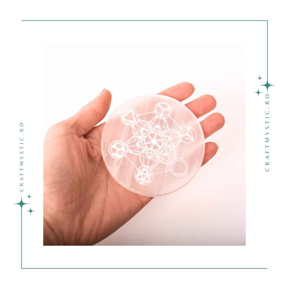 Placa Rotunda din Selenit Natural cu Cubul lui Metatron 8x8 cm– Purificare si Echilibru Energetic [6]