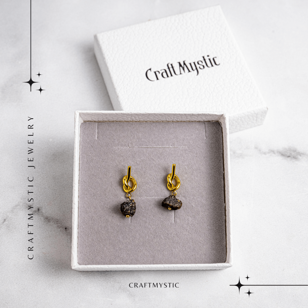 Talisman al Curajului – Cercei cu Granat si Nod Elegant [8]