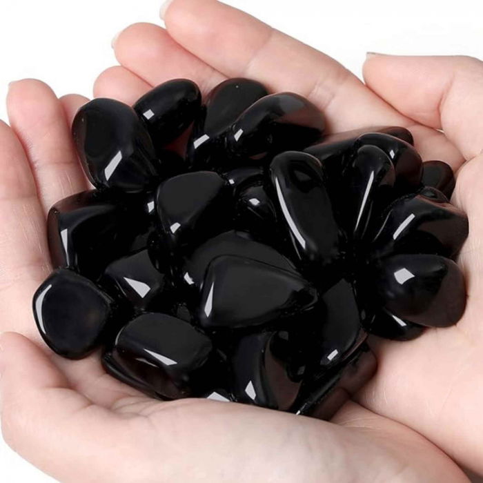 piatra-din-obsidian-negru-polisat-3-4cm-ideala-pentru-reiki-si-vindecare-energetica [3]