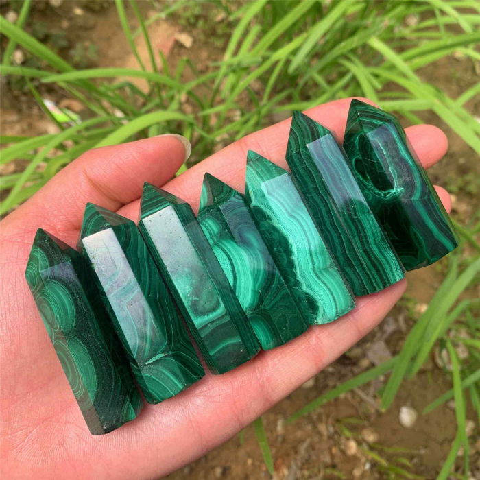 Turn din cristal natural Malachit 6-7 cm: Energie purificatoare si transformarea vietii tale [4]