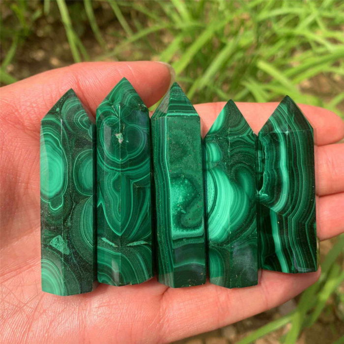 Turn din cristal natural Malachit 6-7 cm: Energie purificatoare si transformarea vietii tale [6]