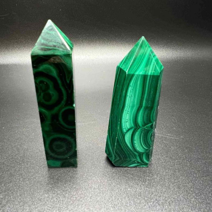 Turn din cristal natural Malachit 6-7 cm: Energie purificatoare si transformarea vietii tale [3]