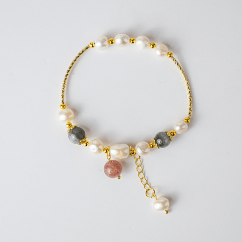 Cristale pe beneficii - Energie Feminina– Bratara cu Perle, Piatra lunii si Cristal Capsuna