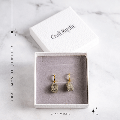 Putere in forma pura – Cercei cu piatra Pirita si montura aurie [7]