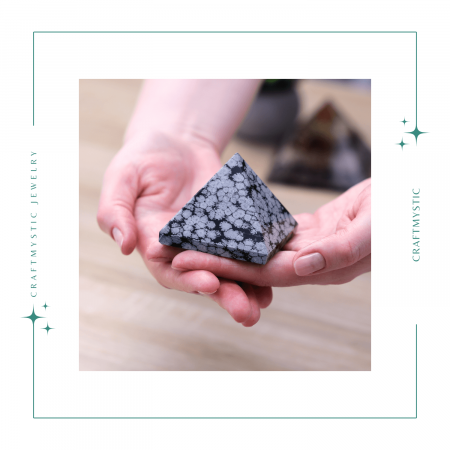 Piramida Sculptata Manual 60mm din Piatra Obsidian Fulg de Nea Natural [8]