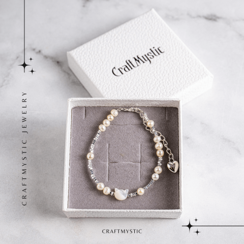 Feminina, fina si cu noroc – Bratara cu perle si pisicuta din scoica [3]