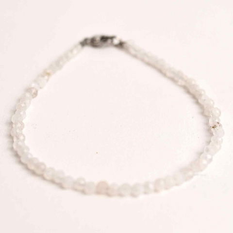 Piatra lunii - Bratara cu margele 2-3 mm piatra lunii curcubeu fatetata pentru feminitate si armonie interioara