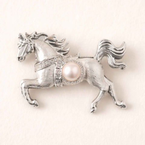 Brose pietre semipretioase - Brosa Cal cu Perla Naturala – Martisor Elegant si Cadou Rafinat