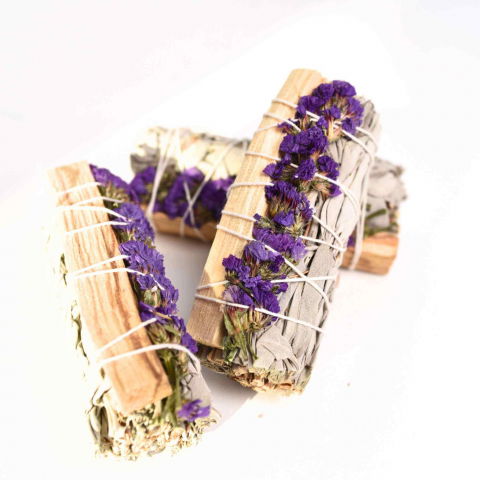 Buchet Salvie Alba California, Palo Santo si Garofite Mov/ Sinuata – Energie Pozitiva si Eleganta [1]