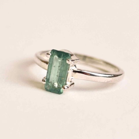 Echilibrare Energetica - Inel argint 925 cu Kyanit verde natural forma dreptunghiulara – piatra claritatii mentale si a echilibrului interior