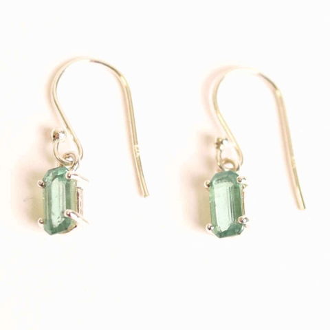 Dragoste si relatii - Cercei Argint 925 cu Kianit Verde fatetat Dreptunghiular – Claritate si Echilibru Interior