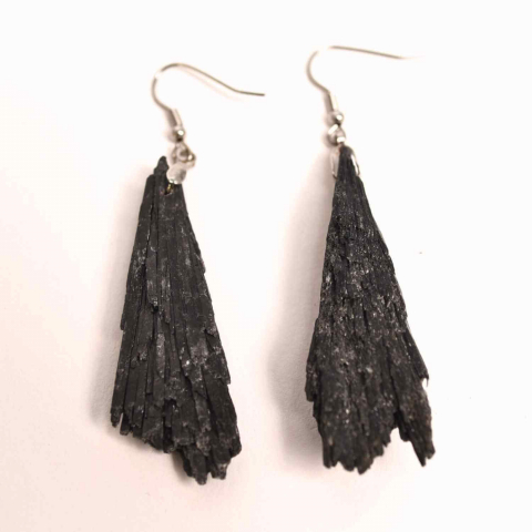 Cristale pentru zodii - Cercei cu Turmalina Neagra model Aripa – Protectie si Eleganta Naturala