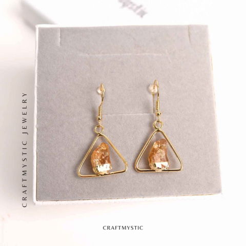 Cercei Aurii Triunghi cu Citrin, Eleganta si Energie Pozitiva [6]